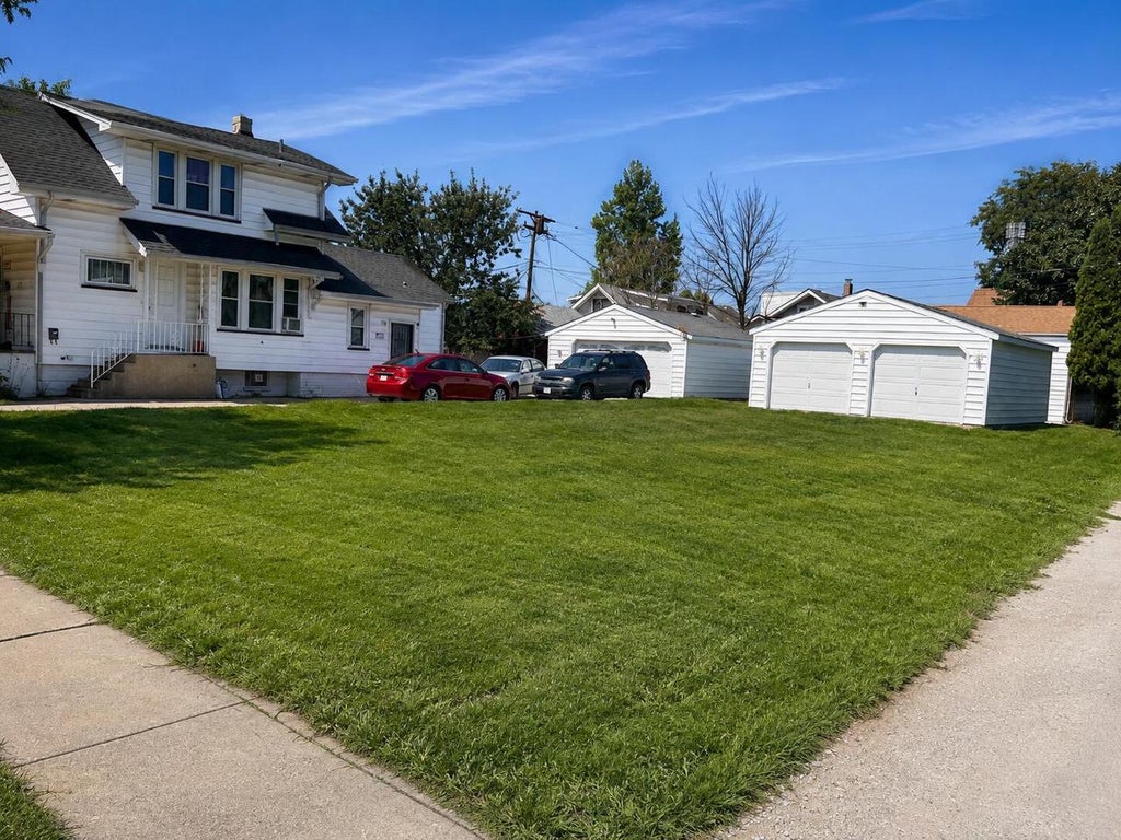 Photo of 1916 44th PLACE, Kenosha, WI 53140 (MLS # 1978372)