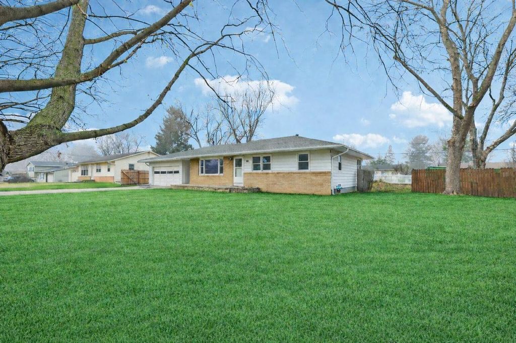 Photo of 2432 Skyline DRIVE, Beloit, WI 53511 (MLS # 1947571)