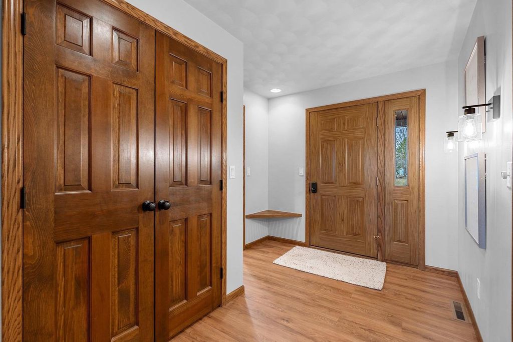 Photo of 1236 Meadowview DRIVE, Menasha, WI 54952 (MLS # 50323001)