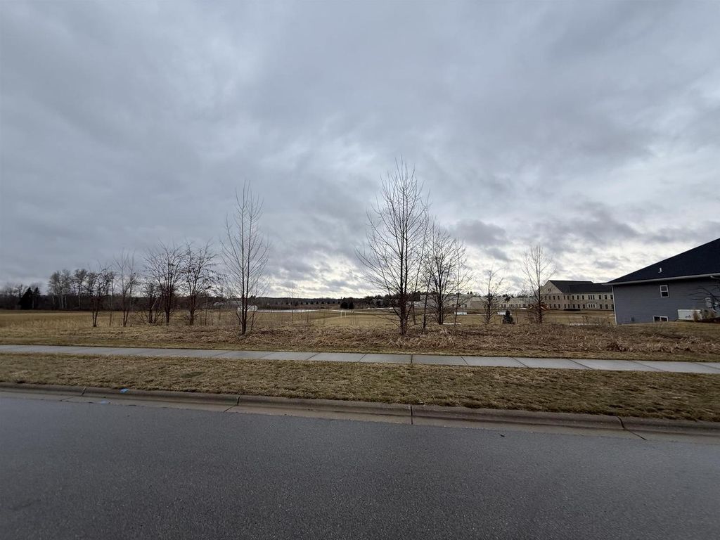 Photo of 605 Sunset Rdg, Green Bay, WI 54313 (MLS # 50322914)