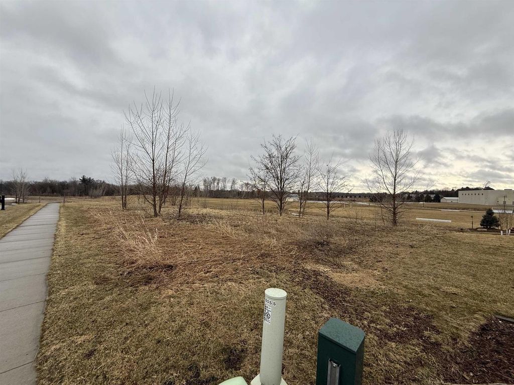 Photo of 605 Sunset Rdg, Green Bay, WI 54313 (MLS # 50322914)