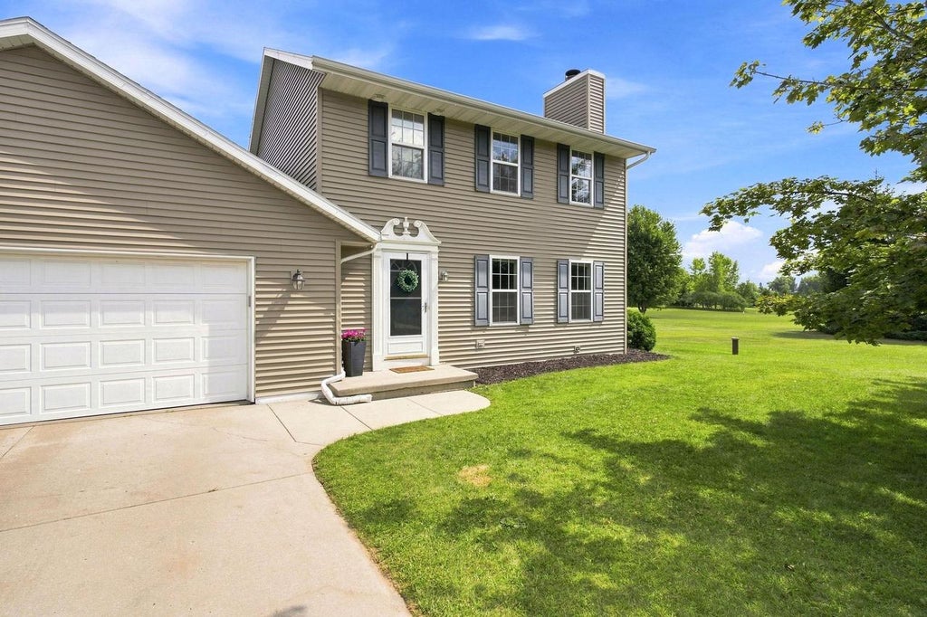 Photo of 542 Highland Meadow TRAIL, Pulaski, WI 54162 (MLS # 50331900)