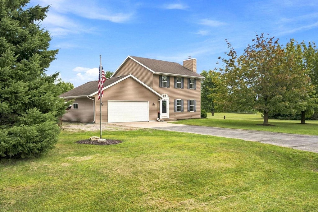 Photo of 542 Highland Meadow TRAIL, Pulaski, WI 54162 (MLS # 50331900)