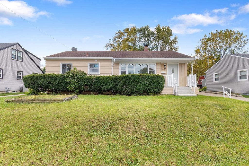 Photo of 1217 Blake AVENUE, South Milwaukee, WI 53172 (MLS # 1942284)