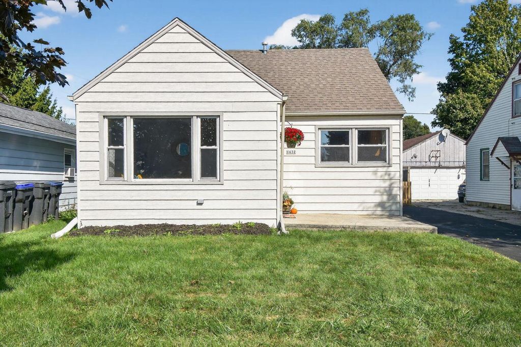Photo of 1632 Richard AVENUE, Mount Pleasant, WI 53403 (MLS # 1938145)