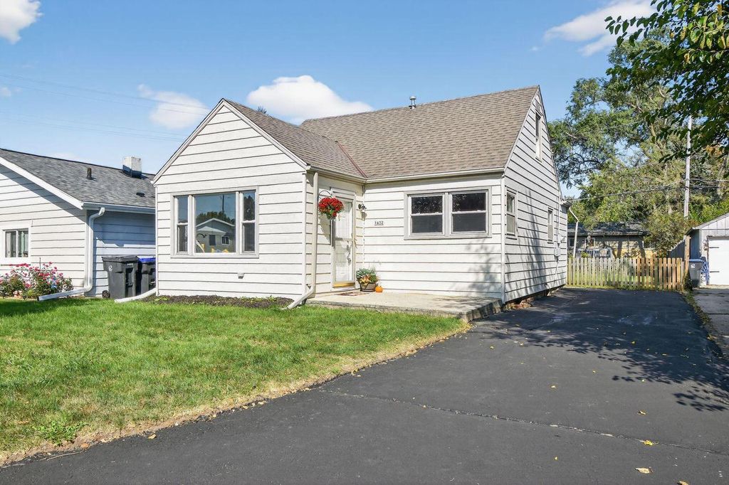 Photo of 1632 Richard AVENUE, Mount Pleasant, WI 53403 (MLS # 1938145)