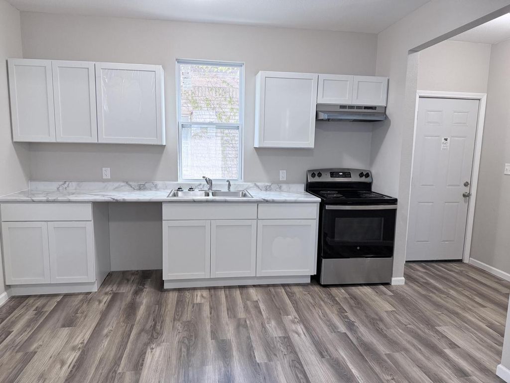 Photo of 3641 N Port Washington AVENUE, Milwaukee, WI 53212 (MLS # 1963045)