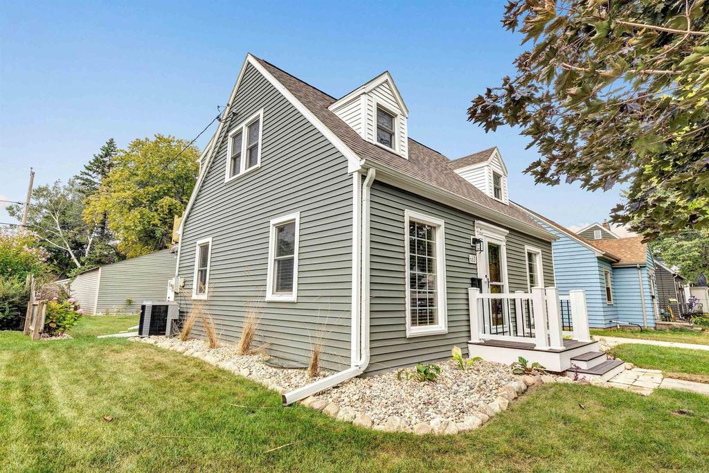 Photo of 663 Chestnut STREET, Neenah, WI 54956 (MLS # 50320708)