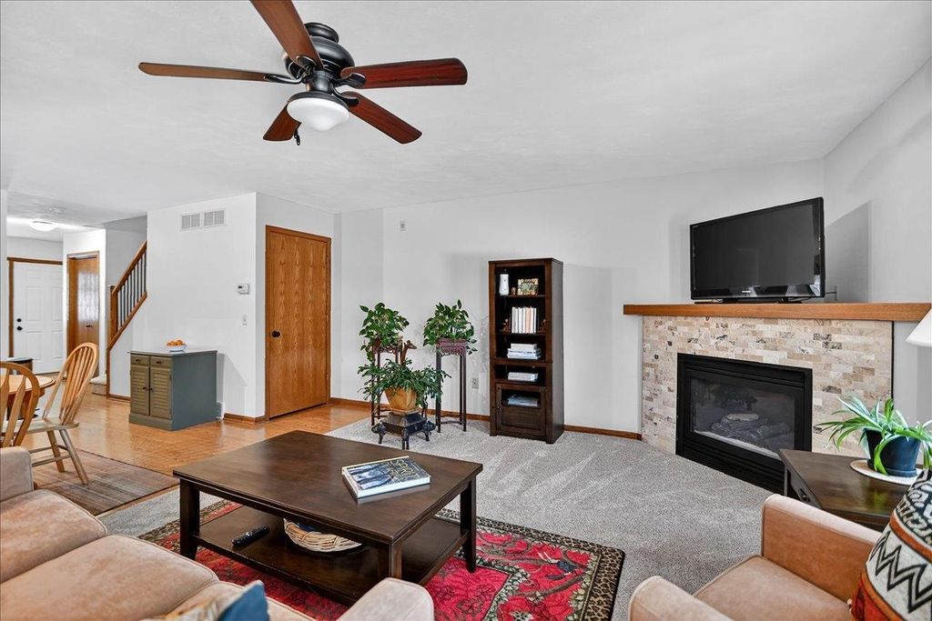 Photo of 2341 Effingham WAY, Sun Prairie, WI 53590 (MLS # 2017512)