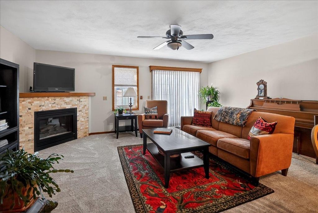 Photo of 2341 Effingham WAY, Sun Prairie, WI 53590 (MLS # 2017512)