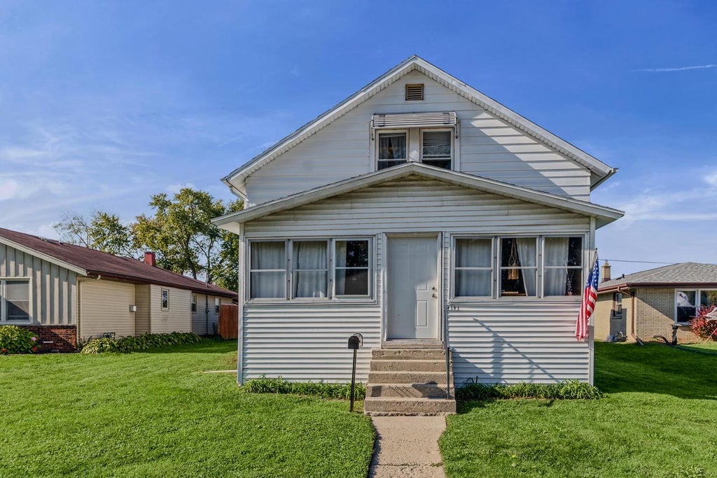 Photo of 4303 S Nicholson AVENUE, Milwaukee, WI 53235 (MLS # 1986162)