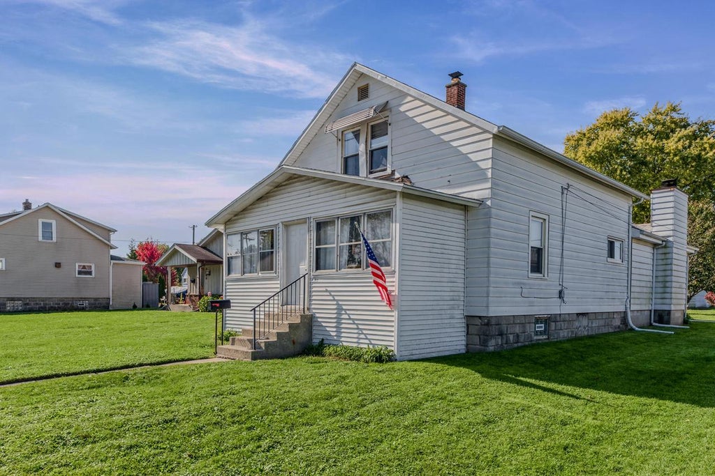 Photo of 4303 S Nicholson AVENUE, Milwaukee, WI 53235 (MLS # 1986162)
