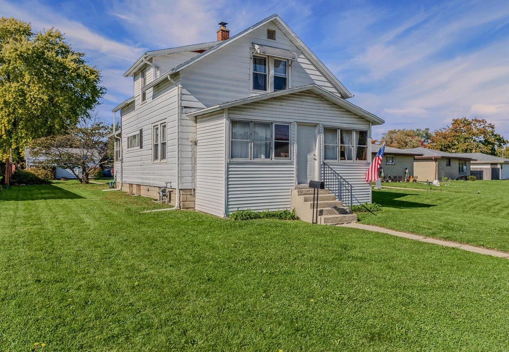 Photo of 4303 S Nicholson AVENUE, Milwaukee, WI 53235 (MLS # 1986162)