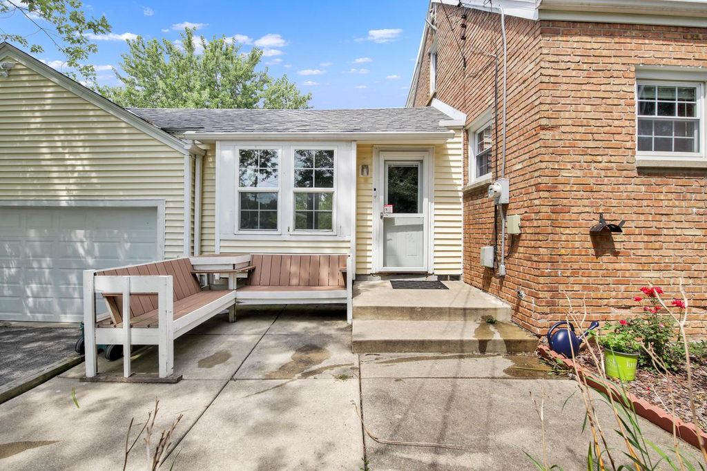 Photo of 4100 W Edgerton AVENUE, Greenfield, WI 53221 (MLS # 1942769)