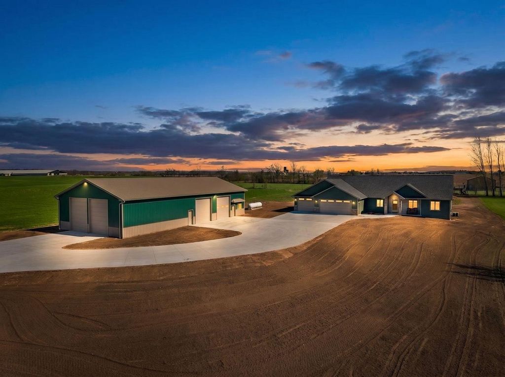 Photo of 932 Meadowlark ROAD, De Pere, WI 54115 (MLS # 50325188)