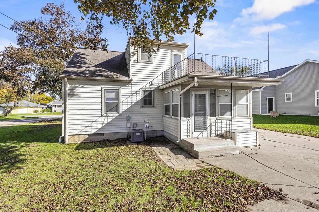 Photo of 2417 Gmeiner ROAD, Appleton, WI 54915 (MLS # 50334573)