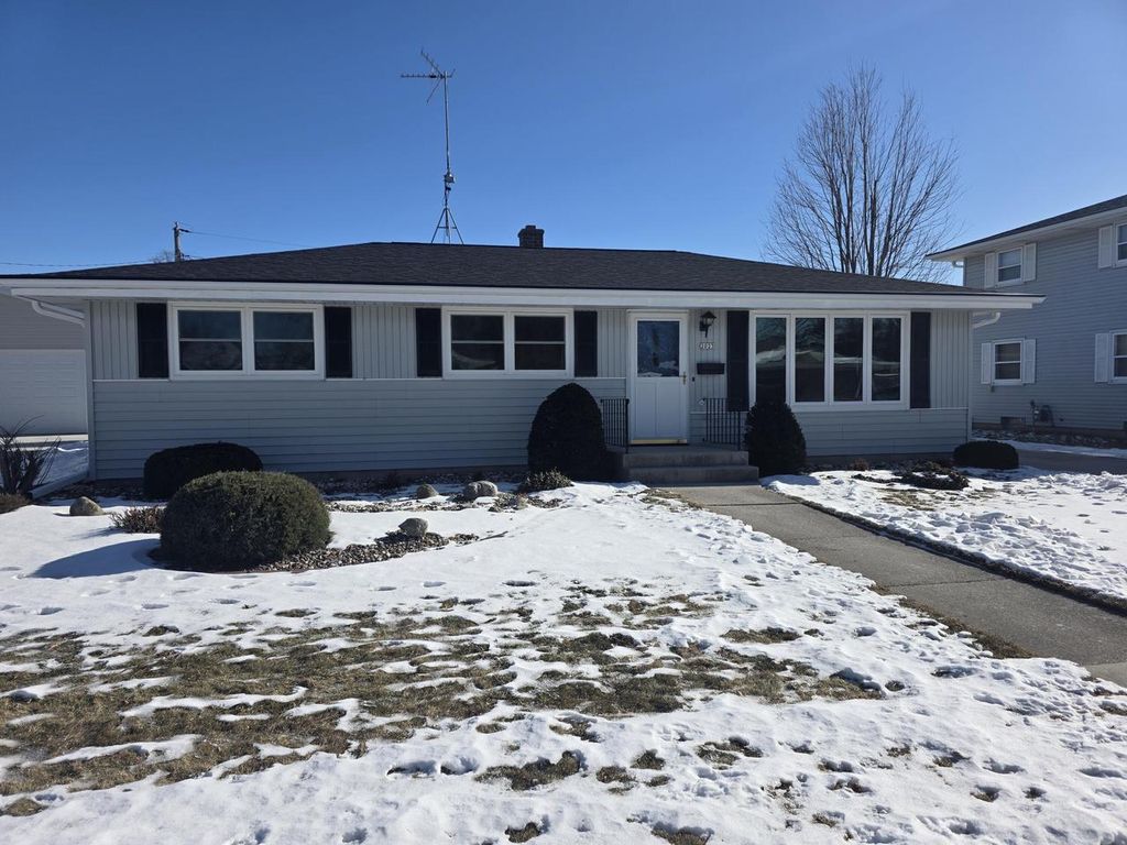 Photo of 2023 N 27th PLACE, Sheboygan, WI 53081 (MLS # 1949327)