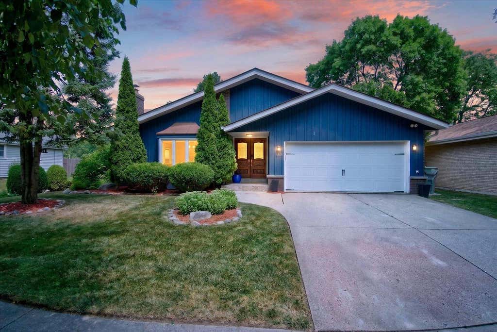 Photo of 9808 W Tripoli AVENUE, Milwaukee, WI 53228 (MLS # 1973949)