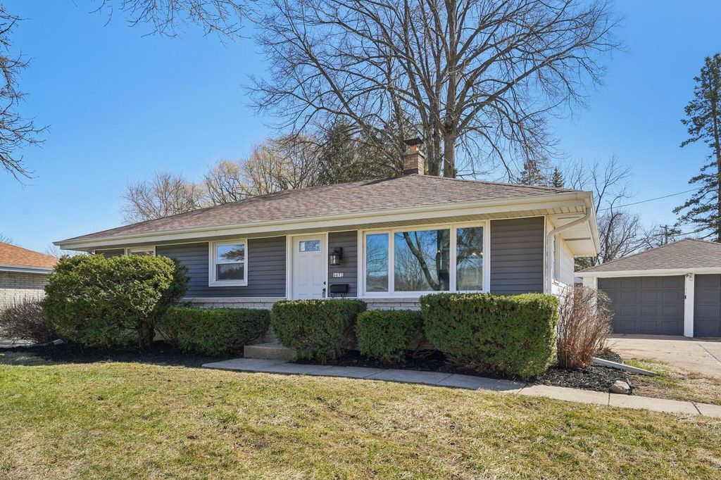 Photo of 6672 N Hastings STREET, Milwaukee, WI 53224 (MLS # 1957154)