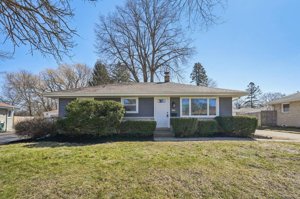 Photo of 6672 N Hastings STREET, Milwaukee, WI 53224 (MLS # 1957154)