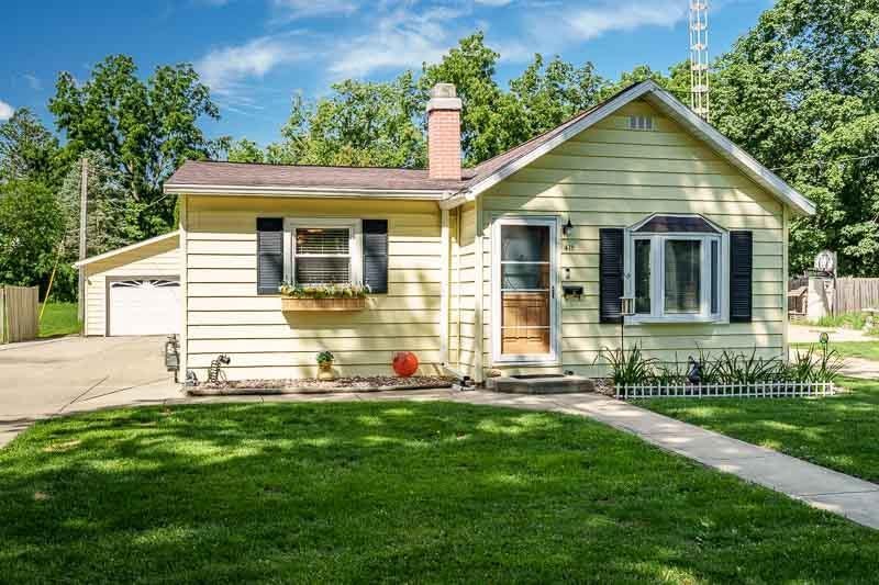 Photo of 411 S Madison STREET, Evansville, WI 53536 (MLS # 2030283)