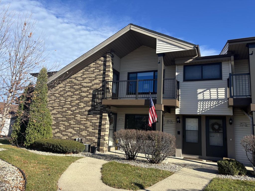 Photo of W176N9746 Riversbend CIRCLE #E, Germantown, WI 53022 (MLS # 1944231)