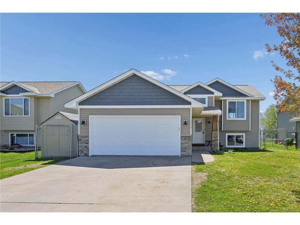 Photo of 1314 Blue Jay PLACE, New Richmond, WI 54017 (MLS # 7067897)