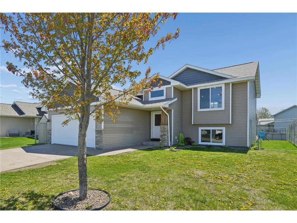 Photo of 1314 Blue Jay PLACE, New Richmond, WI 54017 (MLS # 7067897)