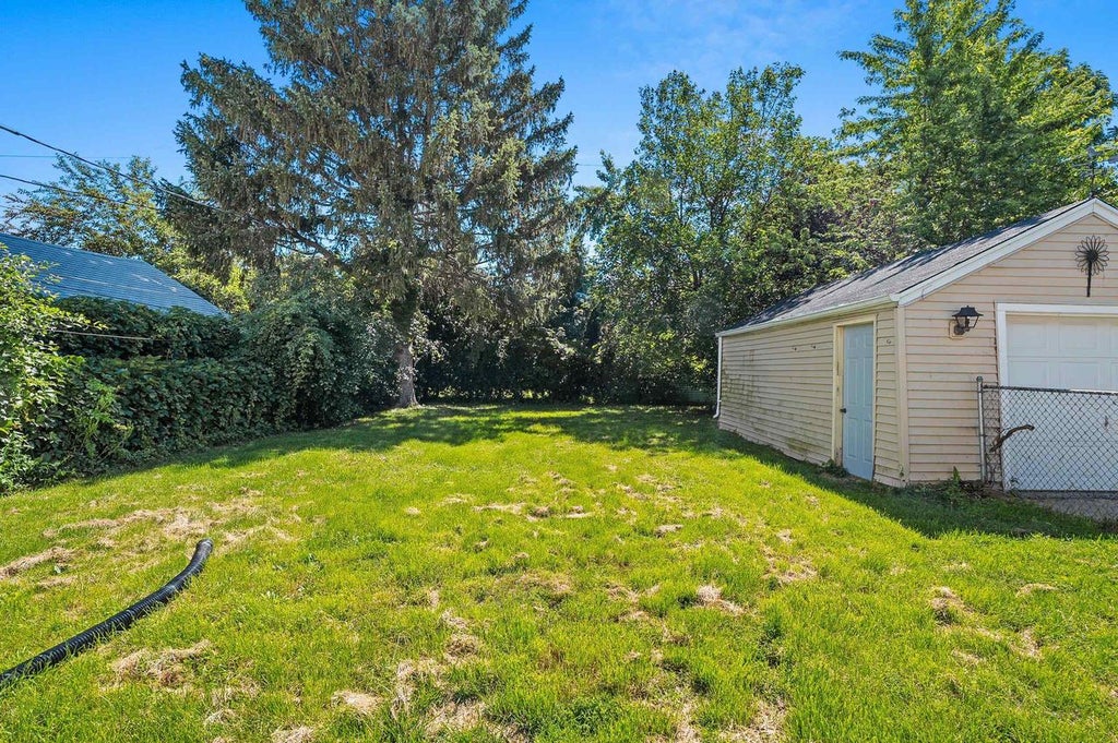 Photo of 2214 N Division STREET, Appleton, WI 54911 (MLS # 50327953)