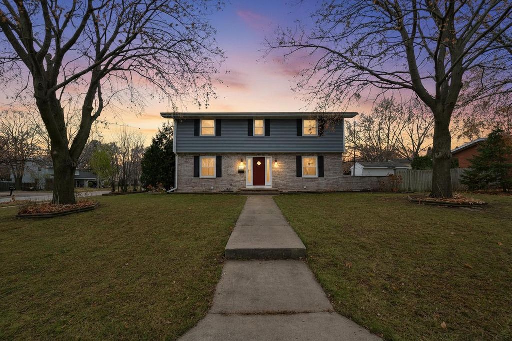 Photo of 436 E Briar LANE, Green Bay, WI 54301 (MLS # 50318781)