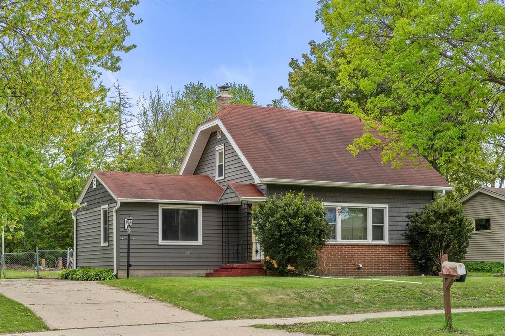 Photo of 7911 W Cold Spring ROAD, Greenfield, WI 53220 (MLS # 1939577)