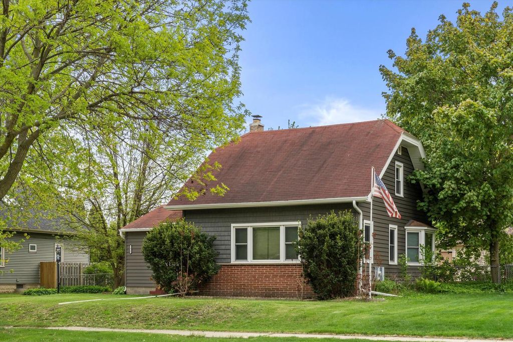 Photo of 7911 W Cold Spring ROAD, Greenfield, WI 53220 (MLS # 1939577)