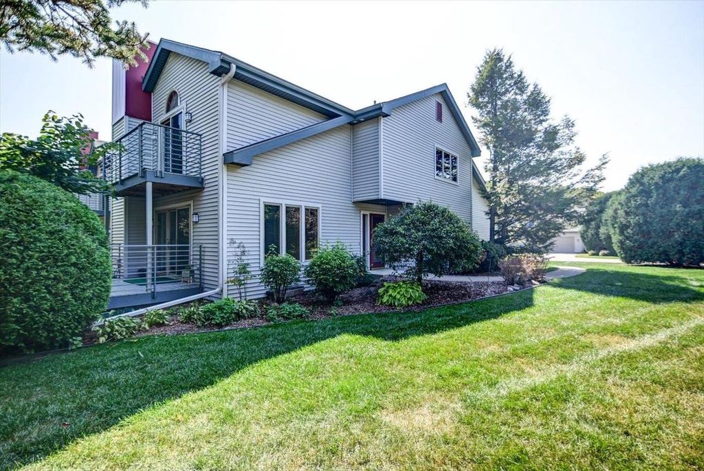 Photo of 2 Hidden Hollow TRAIL, Madison, WI 53717 (MLS # 2008418)