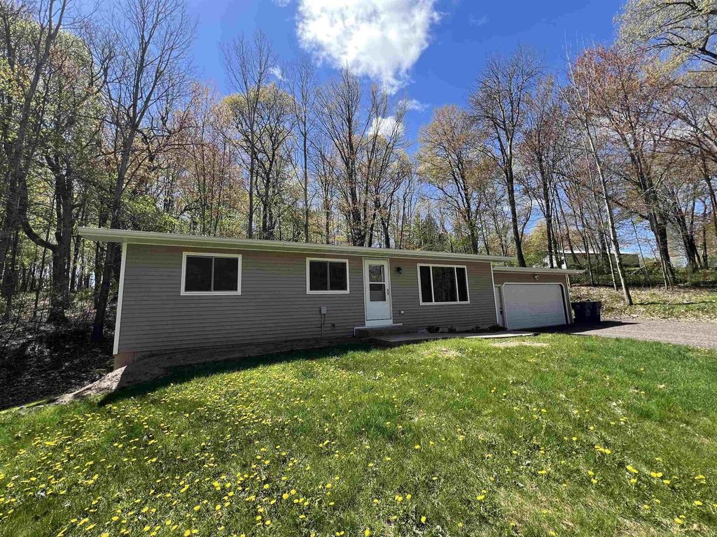 Photo of E1395 Birch Haven CIRCLE, Waupaca, WI 54981 (MLS # 50325321)