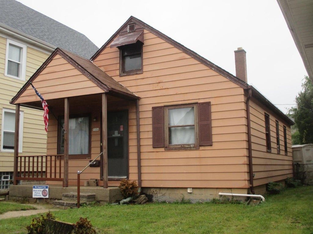 Photo of 5506 W Rogers STREET, Milwaukee, WI 53219 (MLS # 1982935)
