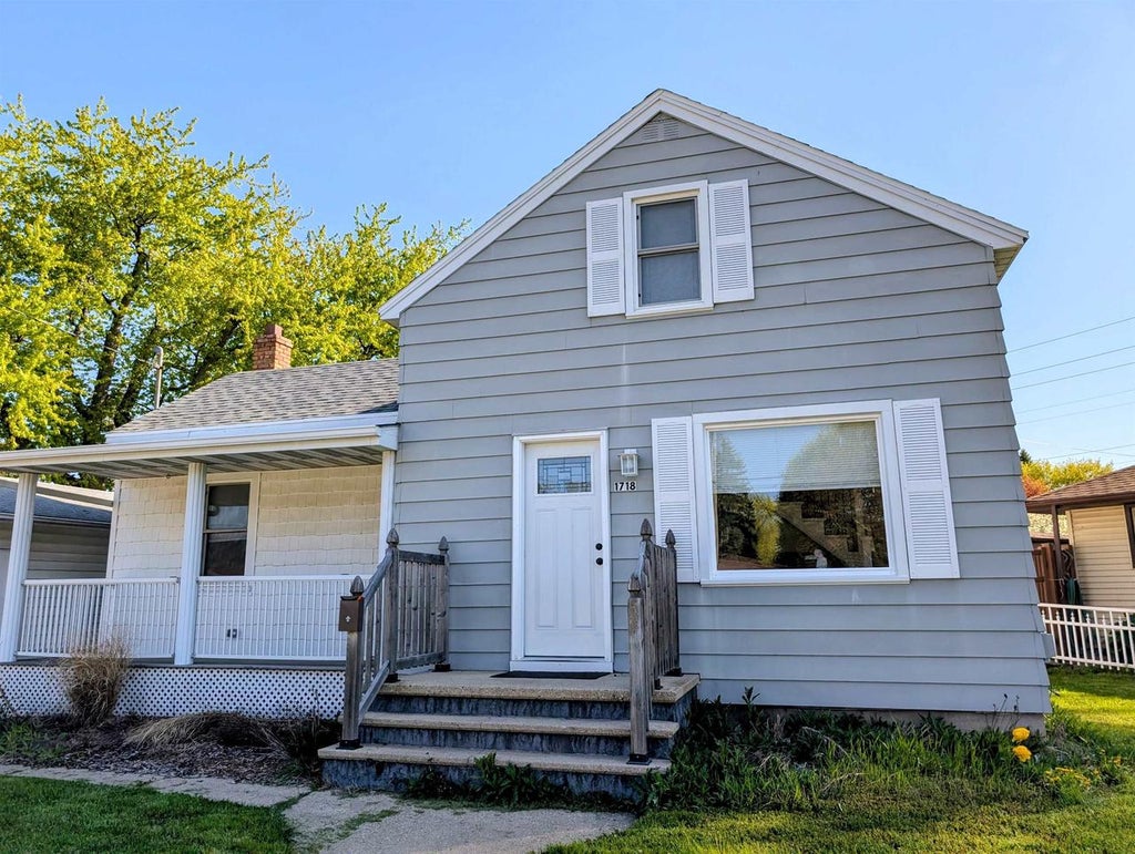 Photo of 1718 E John STREET, Appleton, WI 54915 (MLS # 50331142)