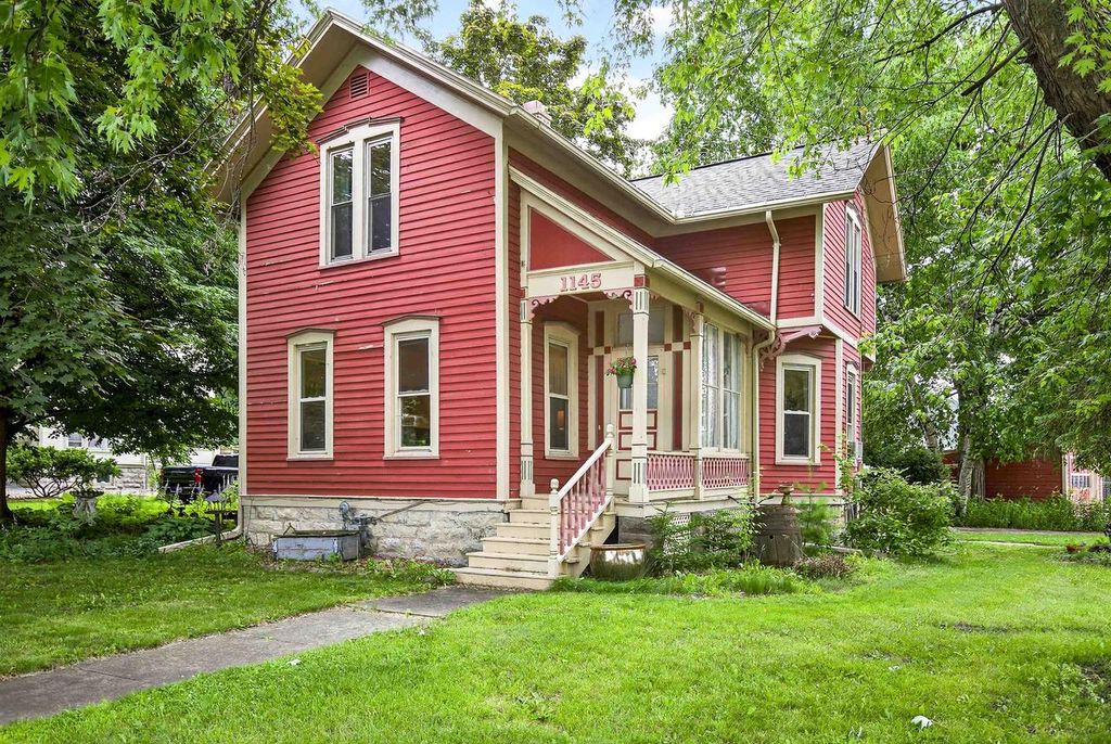 Photo of 1145 Elmwood AVENUE, Oshkosh, WI 54901 (MLS # 50318364)