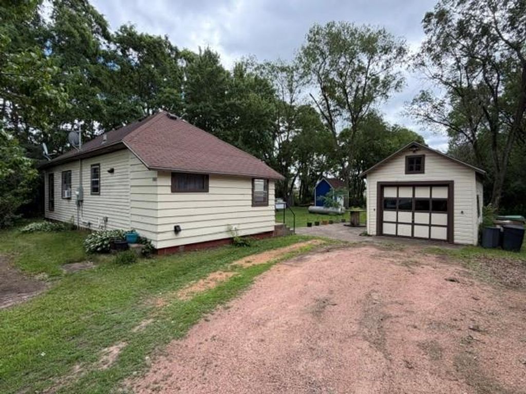 Photo of 609 W Garden STREET, Chippewa Falls, WI 54729 (MLS # 1602222)