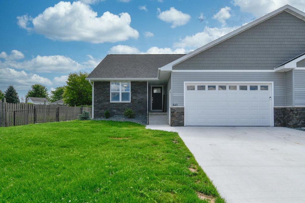 Photo of 843 Red Hawk DRIVE, Pulaski, WI 54162 (MLS # 50316301)