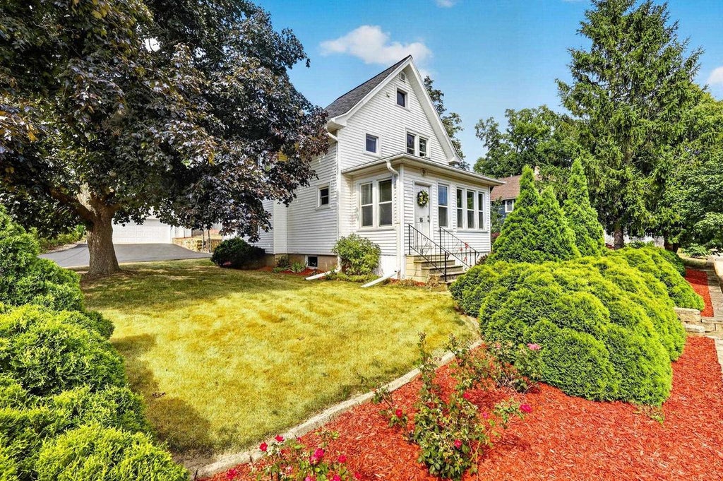 Photo of 16 Legreid STREET, Deerfield, WI 53531 (MLS # 2028932)