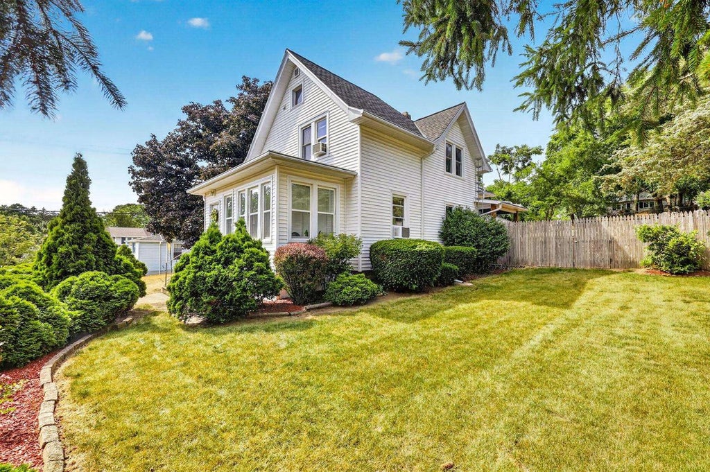 Photo of 16 Legreid STREET, Deerfield, WI 53531 (MLS # 2028932)