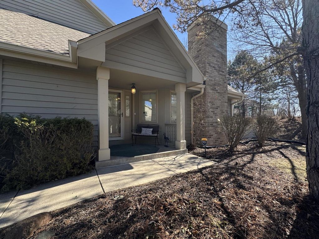 Photo of N21W24305 Cumberland DRIVE #38N, Pewaukee, WI 53072 (MLS # 1953192)