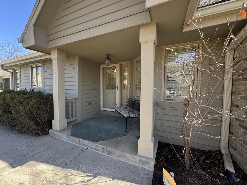 Photo of N21W24305 Cumberland DRIVE #38N, Pewaukee, WI 53072 (MLS # 1953192)