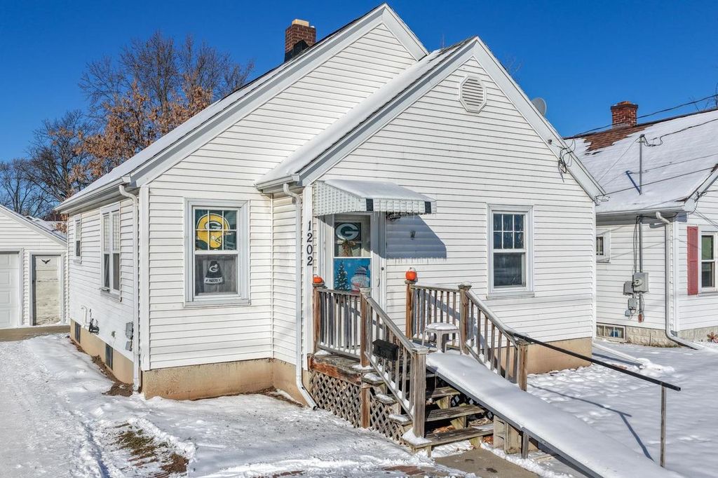 Photo of 1202 12th AVENUE, Green Bay, WI 54304 (MLS # 50318921)