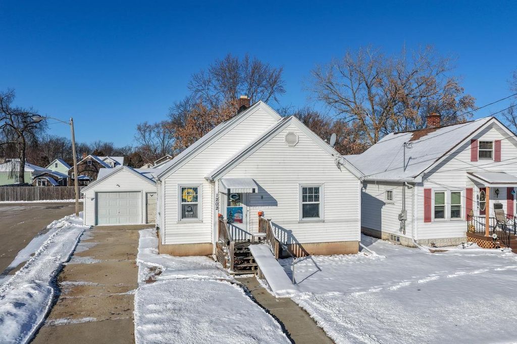 Photo of 1202 12th AVENUE, Green Bay, WI 54304 (MLS # 50318921)