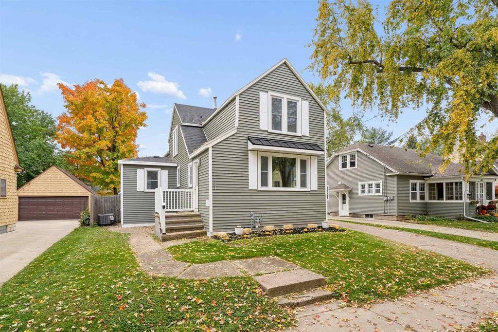 Photo of 1131 W Winnebago STREET, Appleton, WI 54914 (MLS # 50334420)