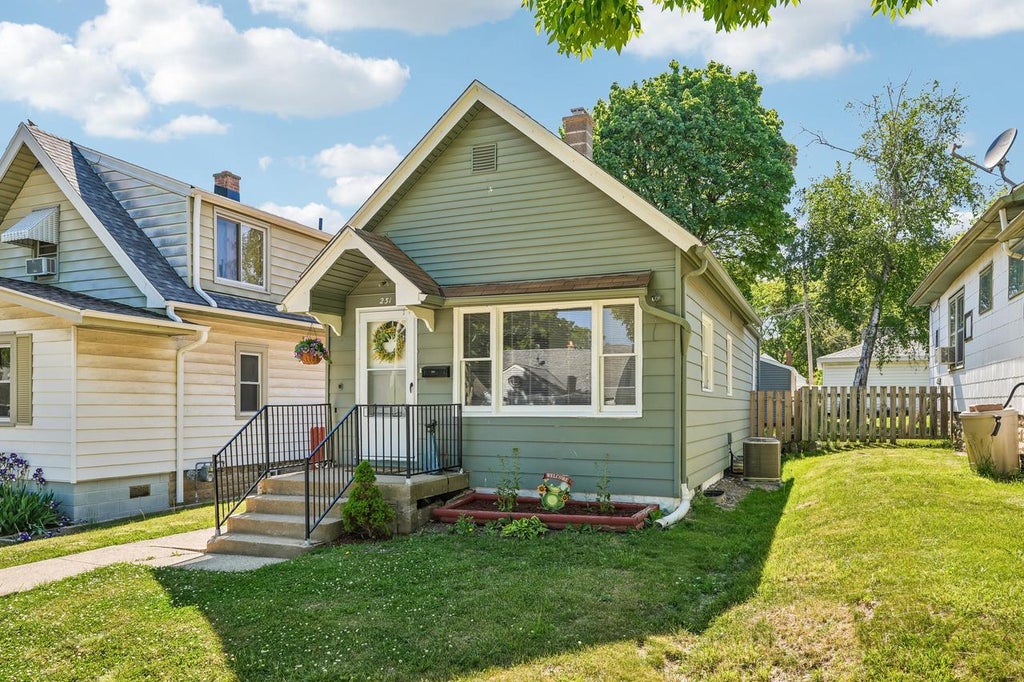 Photo of 231 S 62nd STREET, Milwaukee, WI 53214 (MLS # 1964987)