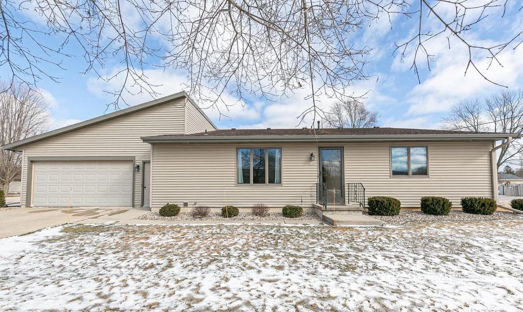 Photo of 2211 Virginia DRIVE, Manitowoc, WI 54220 (MLS # 50321455)