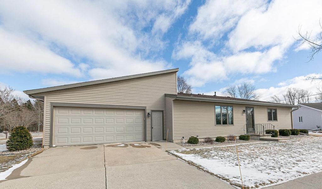 Photo of 2211 Virginia DRIVE, Manitowoc, WI 54220 (MLS # 50321455)