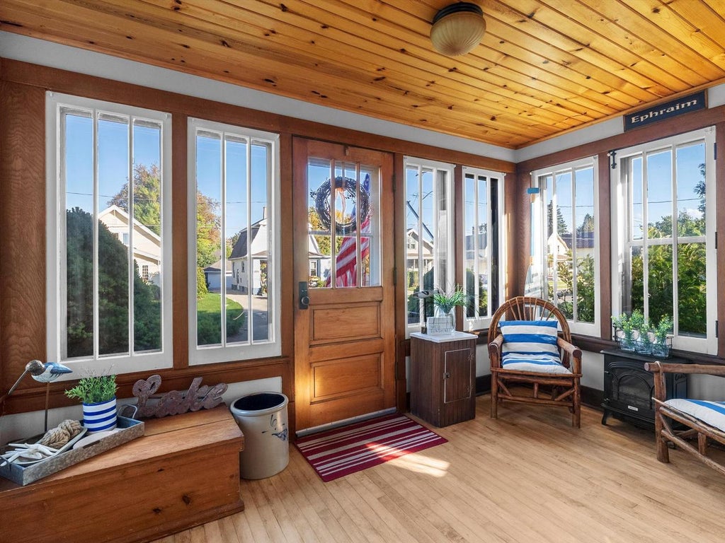 Photo of 946 N 10th STREET, Manitowoc, WI 54220 (MLS # 1984089)